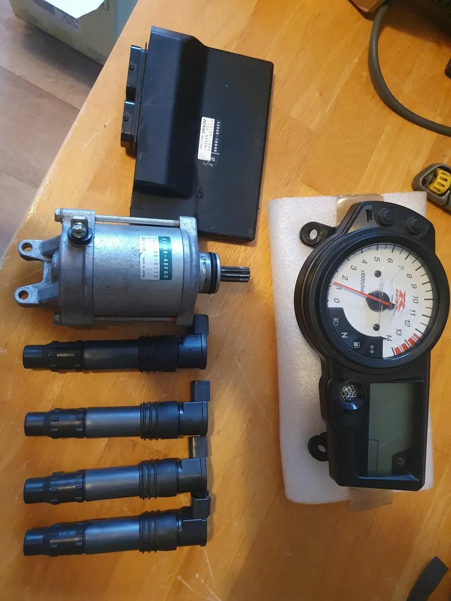 Suzuki gsxr 1000  bandit  1200 parts - Image 1