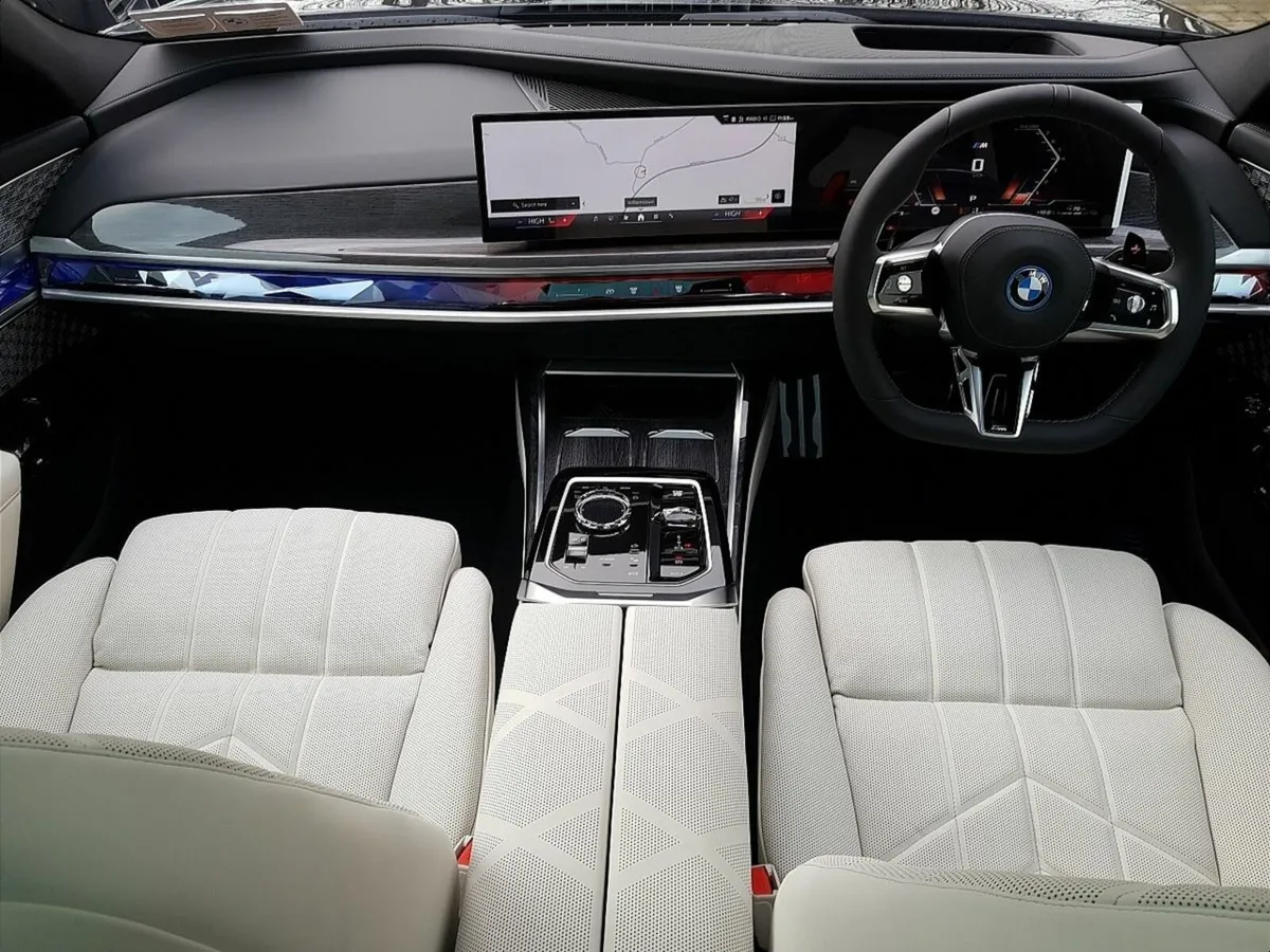 BMW 7-Series G70 M760e xDrive - Image 4