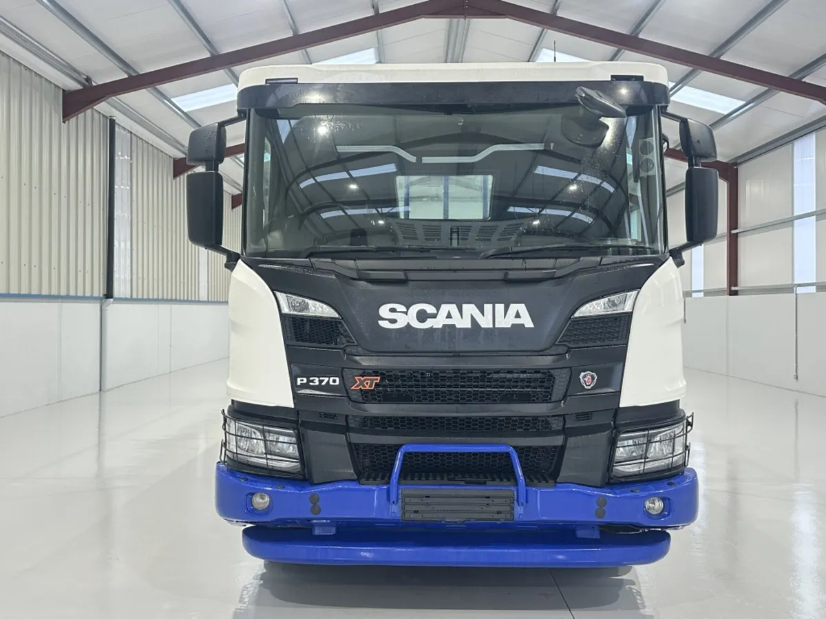 2020 (70) SCANIA P370 XT, 8X2 BEAVERTAIL - Image 2