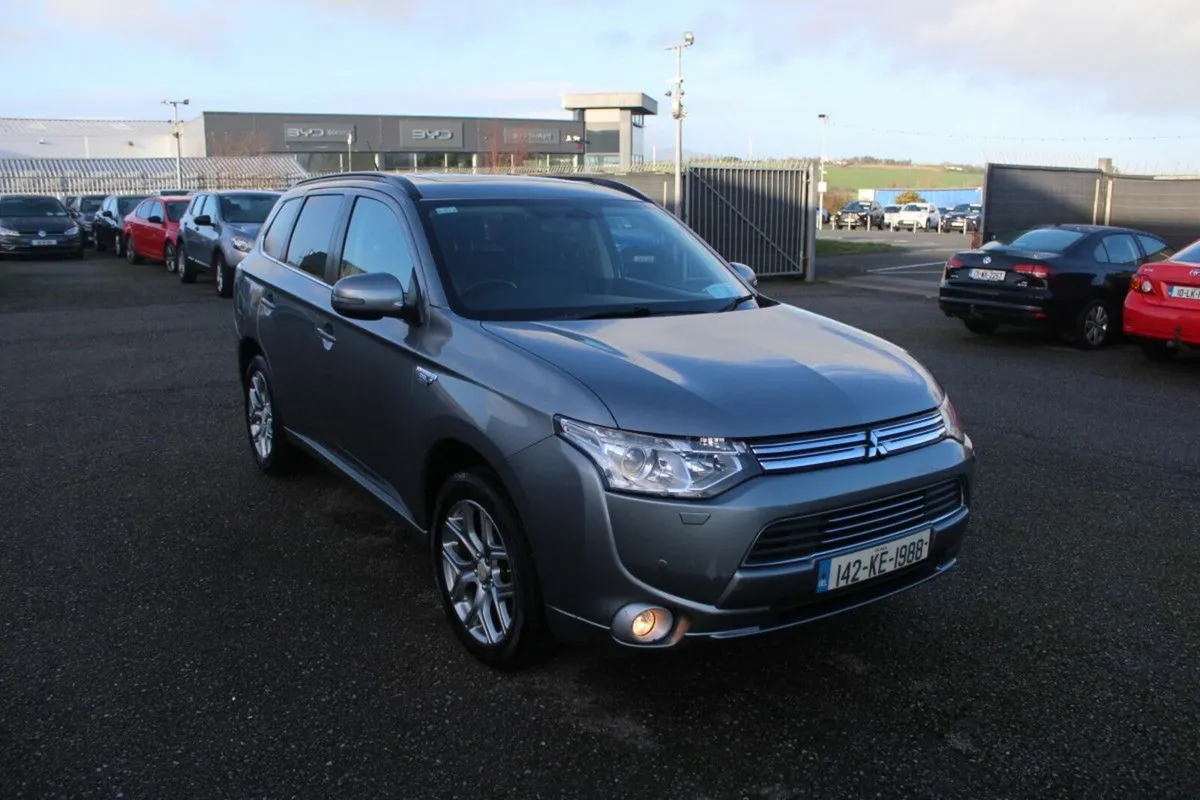 Mitsubishi Outlander PHEV 4WD 2.0 AUTO - Image 1