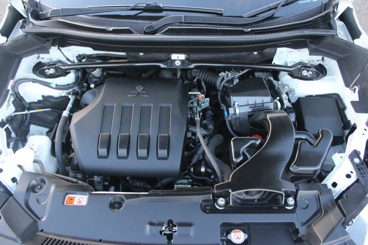 Mitsubishi Eclipse Cross 1.5 Petrol 6MT Intense 2W - Image 4