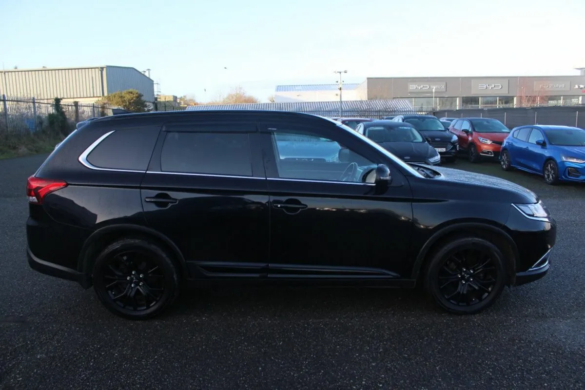 Mitsubishi Outlander 2.2 DI-D 150PS 6MT 4WD 7-Seat - Image 4