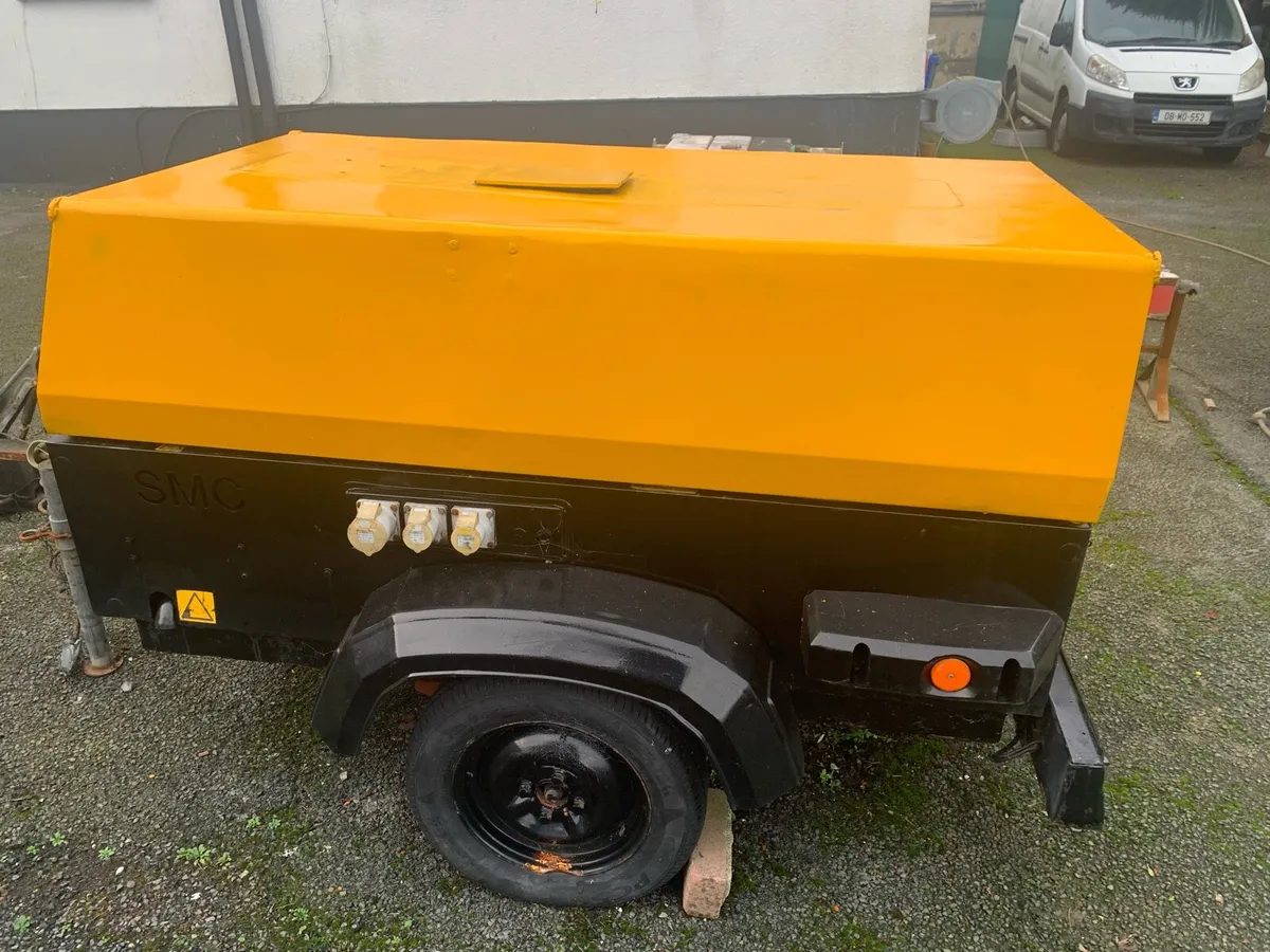 Atlas coco xas47 with generator low hours - Image 2