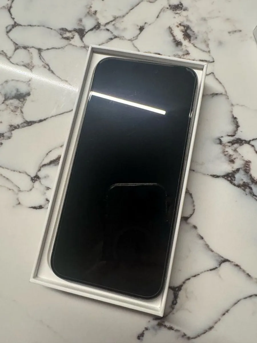 iPhone 15 Pro Max - Image 3