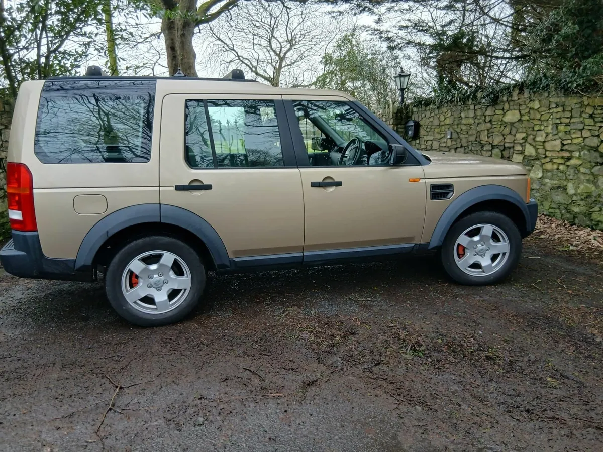 Land Rover Discovery 2005 - Image 1