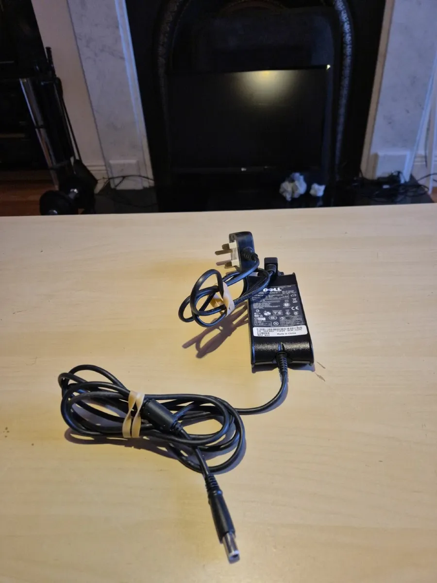 DELL 65W laptop charger - Image 3