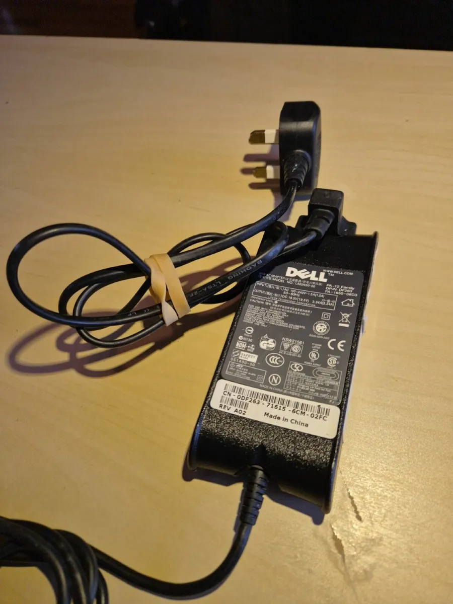 DELL 65W laptop charger - Image 1