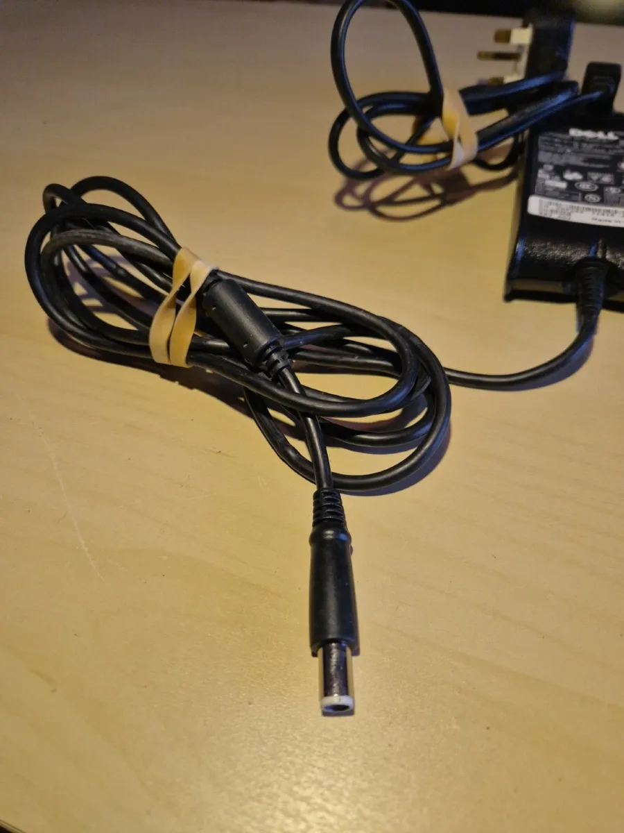 DELL 65W laptop charger - Image 4