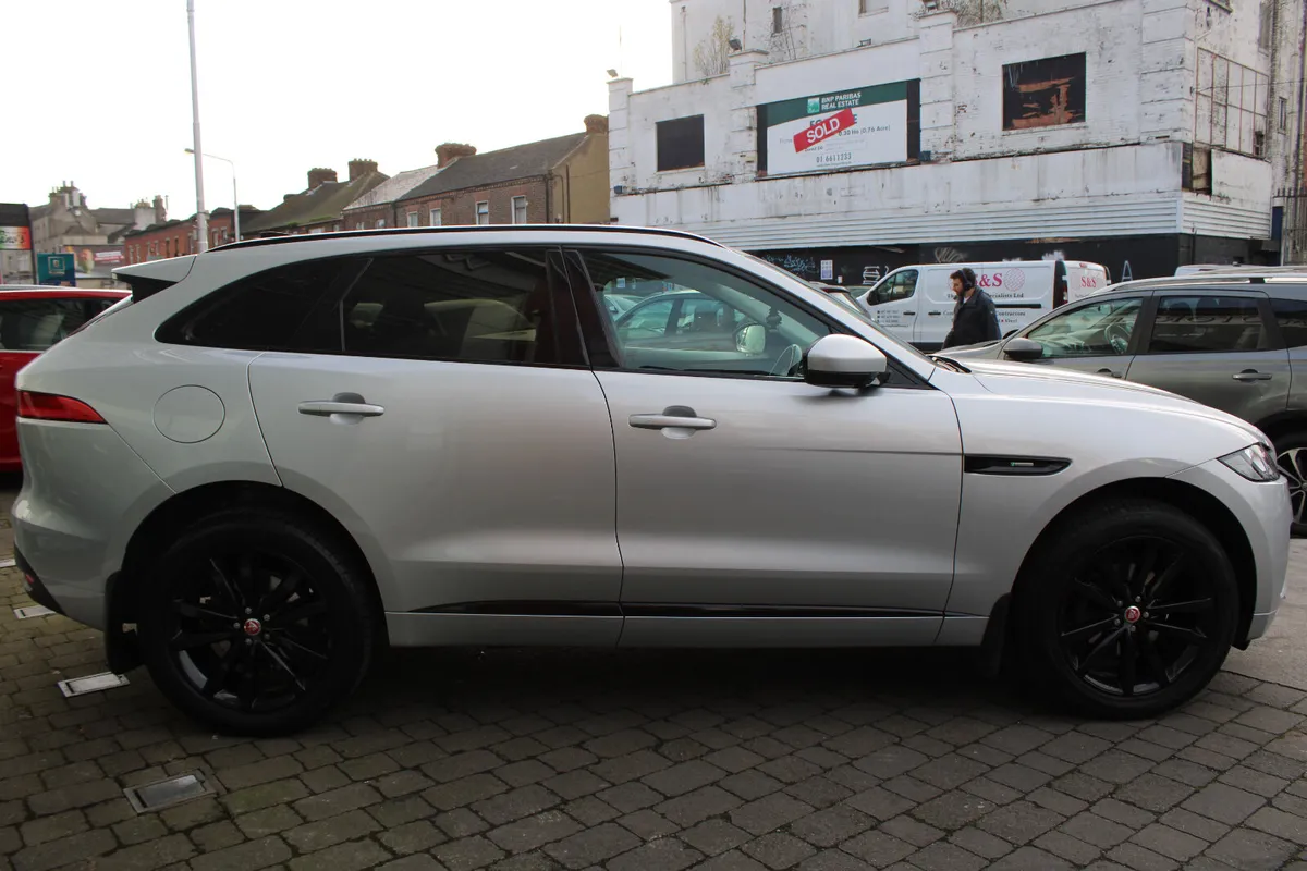 Jaguar F-Pace R SPORT AUTO AWD 2019 - Image 3