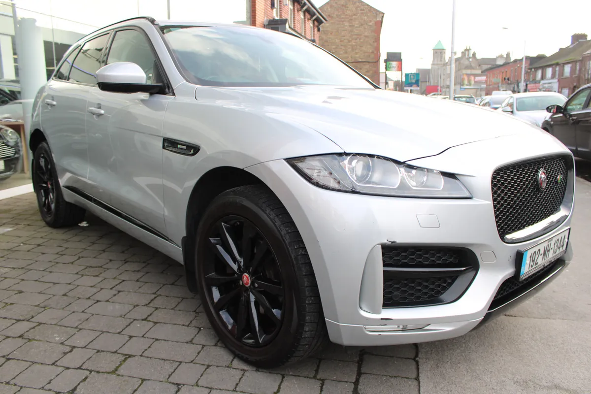 Jaguar F-Pace R SPORT AUTO AWD 2019 - Image 1