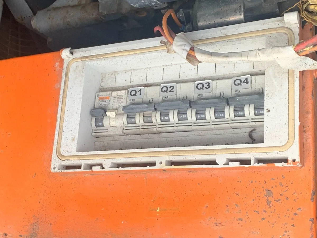 Atlas coco xas47 with generator low hours - Image 4