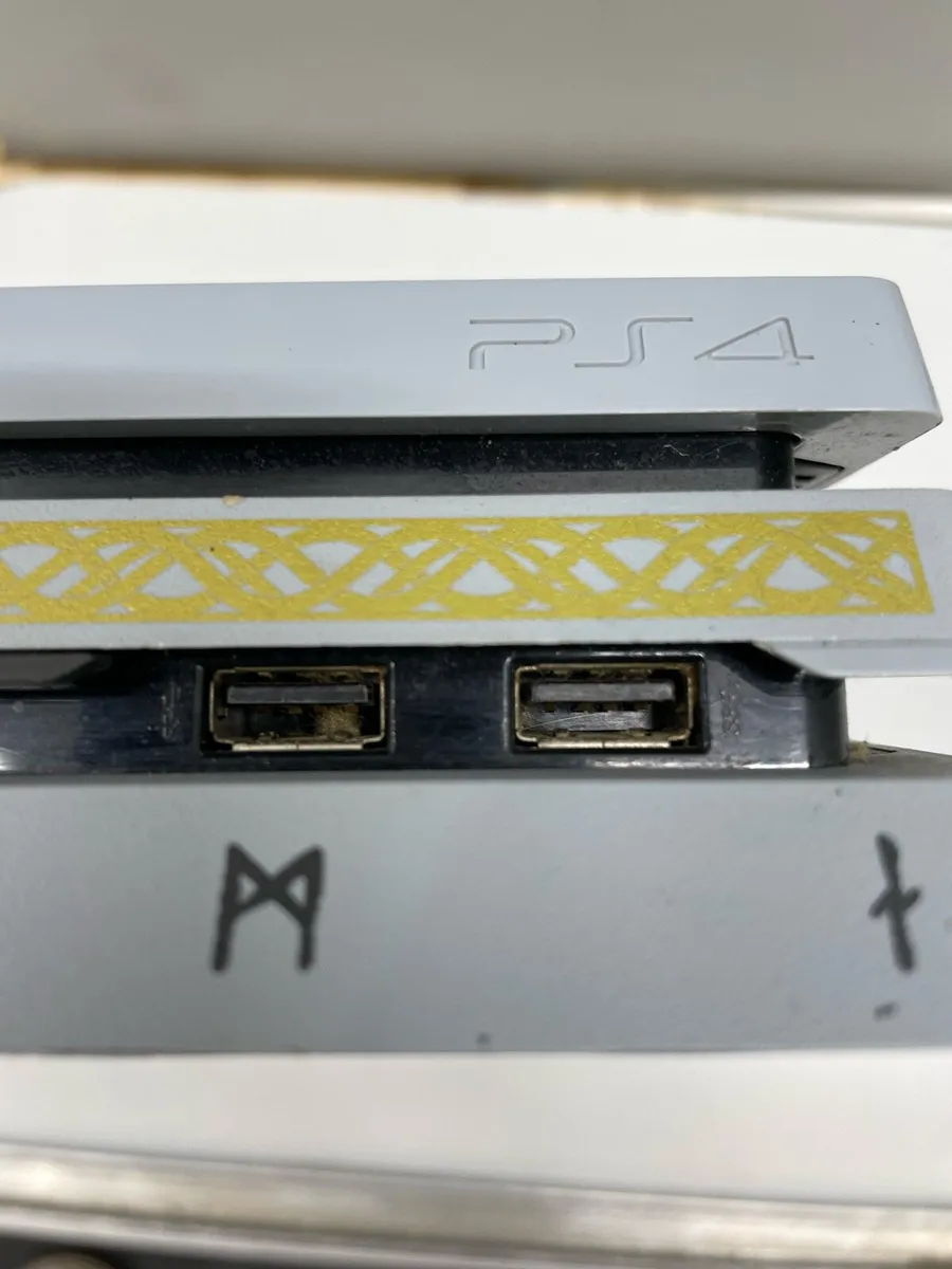 PS4 Pro God of War Special Edition - Image 3