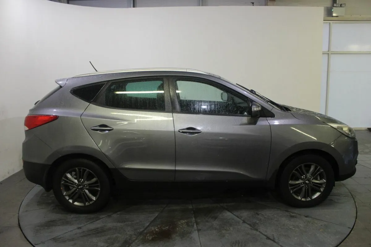 Hyundai ix35 2.0 SPECIAL ED TROPHY 5DR - Image 3