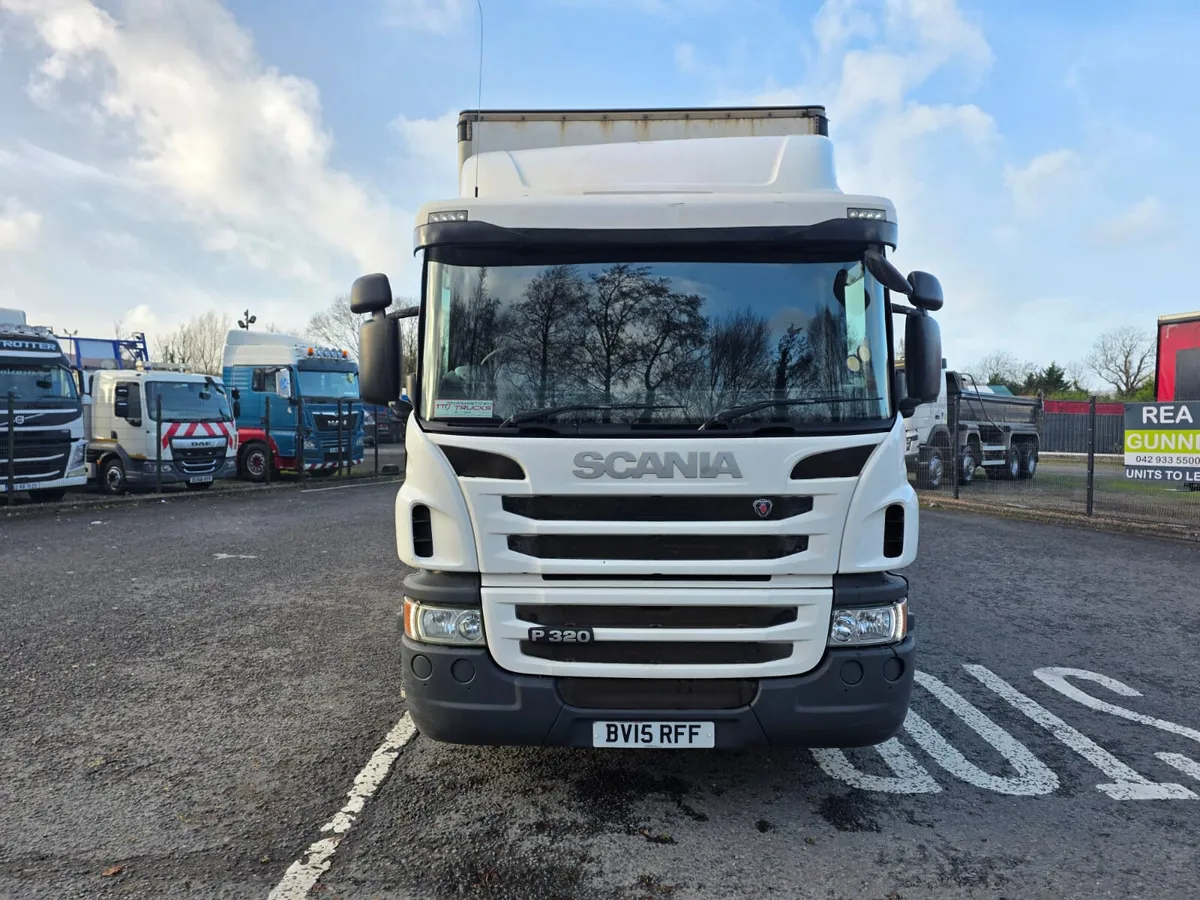 2015 Scania P320 6X2 Twin Wheel 27ft Curtainsider - Image 2