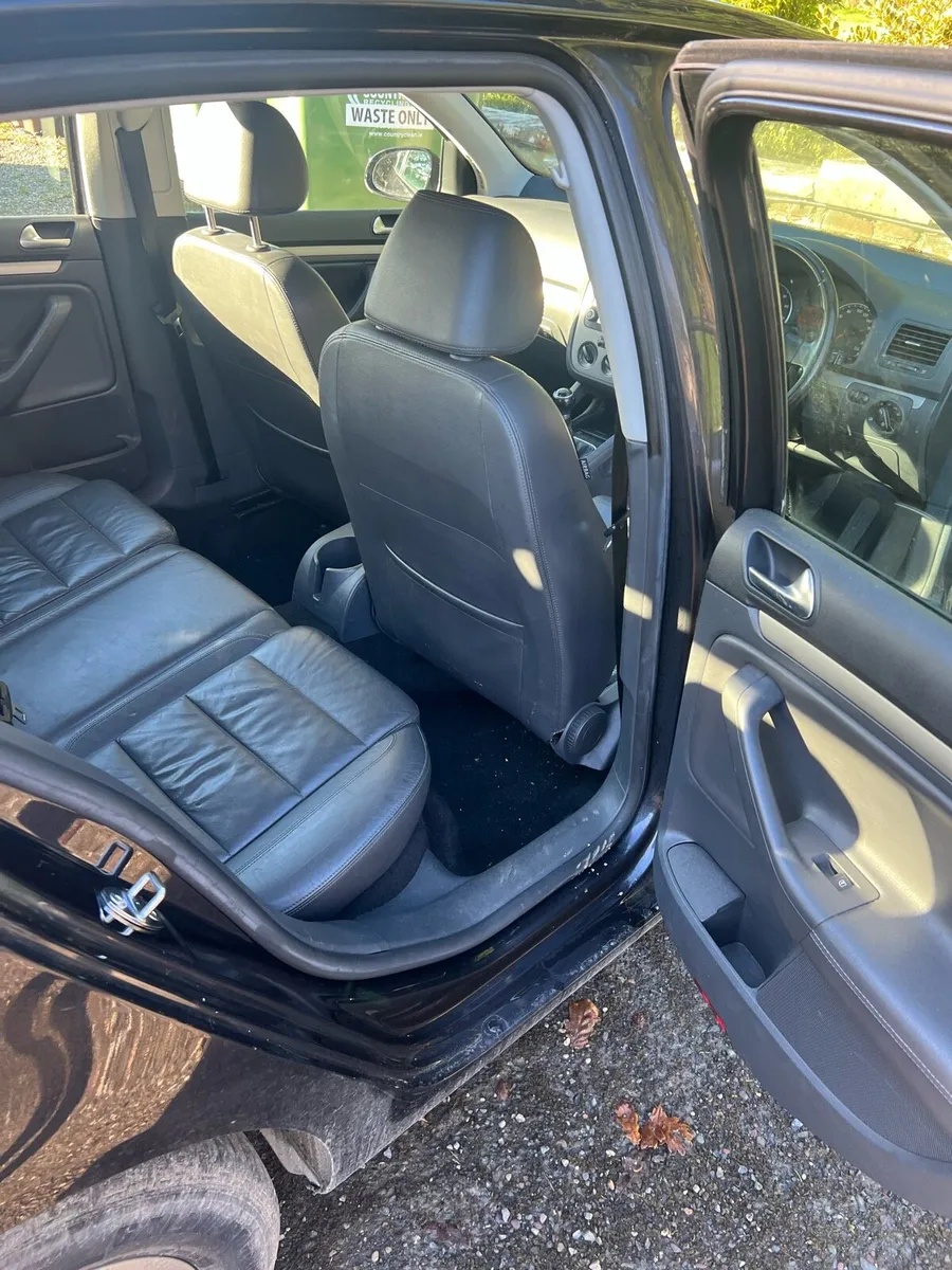 Vw golf comfortline, low mileage - Image 1