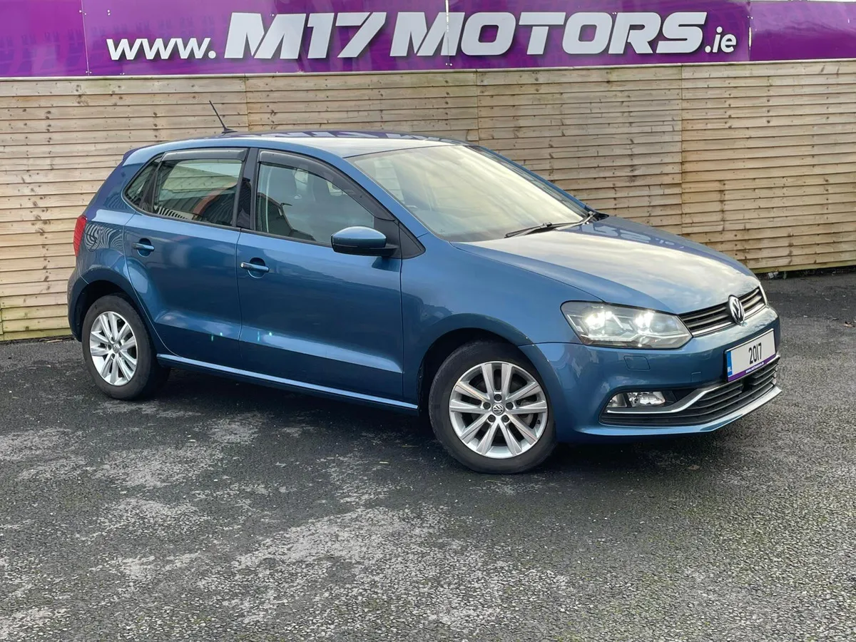 VOLKSWAGEN POLO TSI COMFORT LINE! Low KMS - Image 2