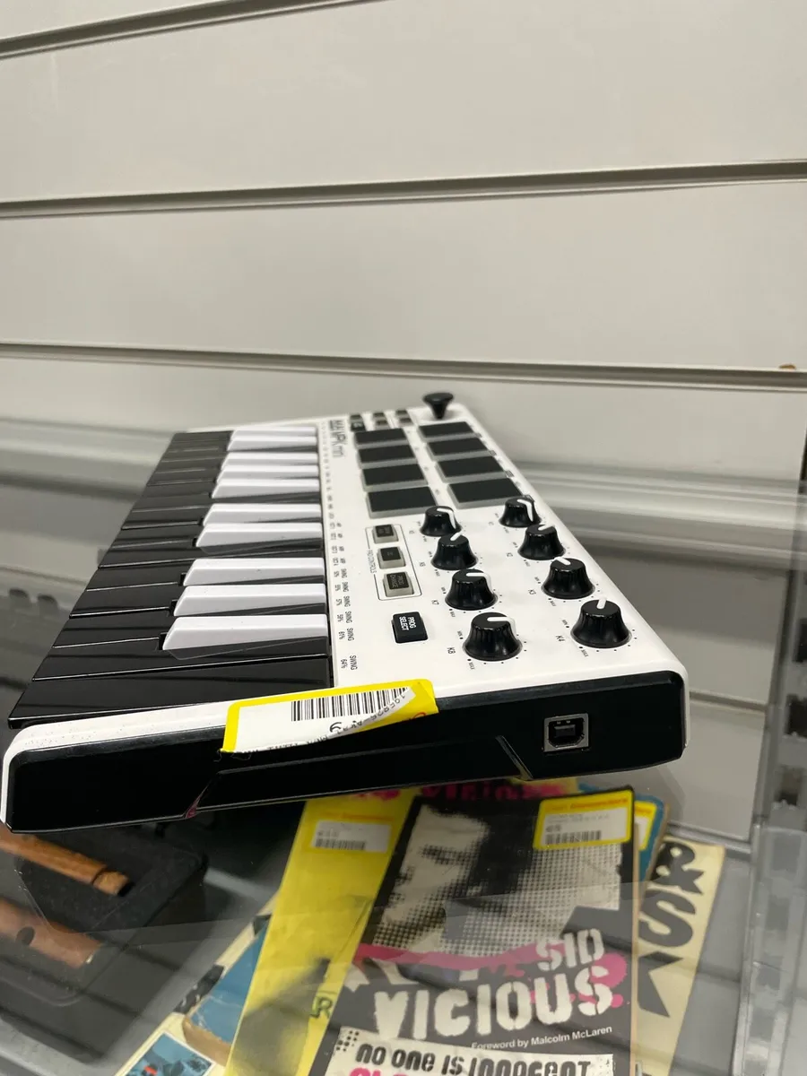 Akai MPK Mini midi keyboard - Image 2