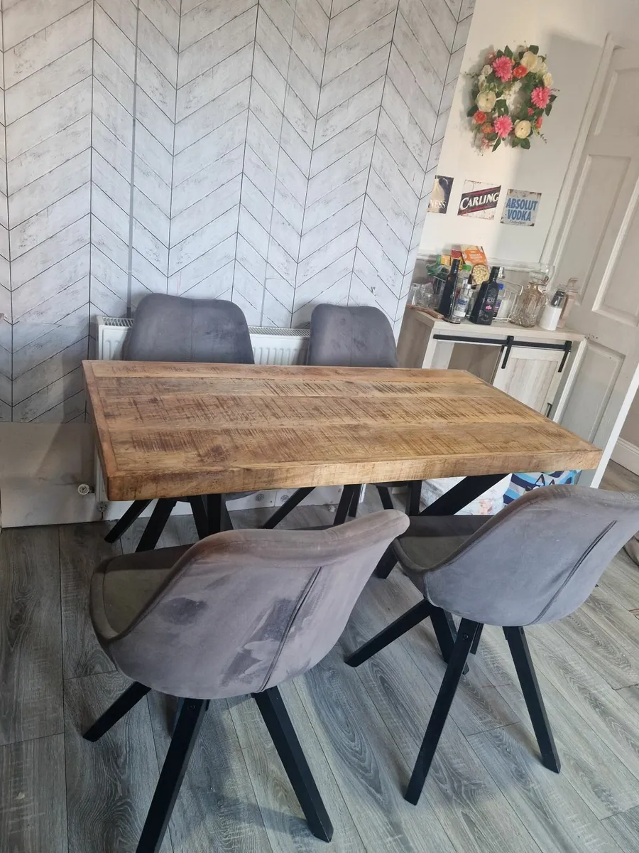 Table and chairs, table is 120cm×60cm - Image 1