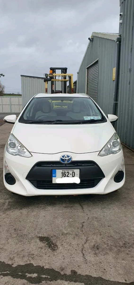 162 TOYOTA AQUA HYBRID - Image 2