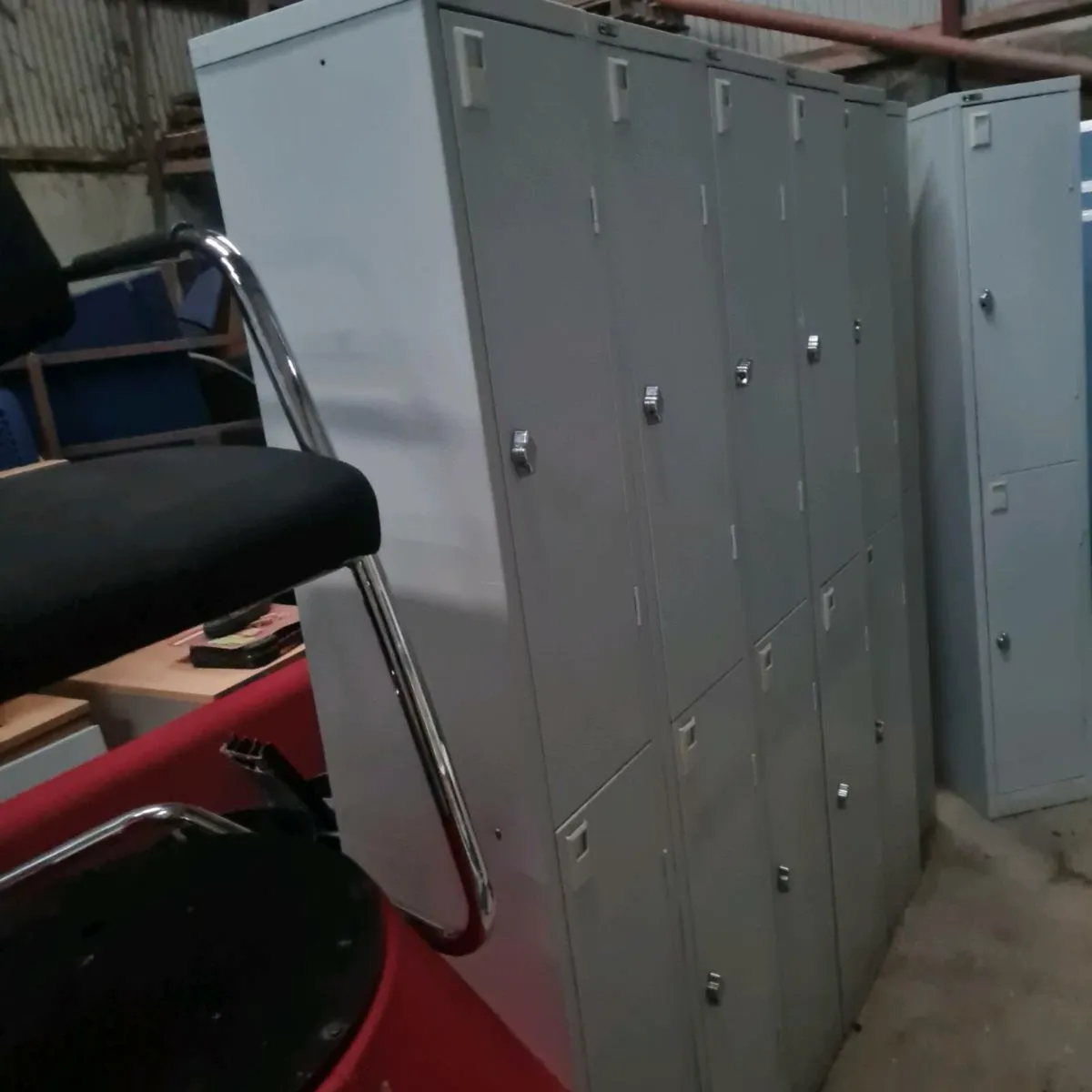 Double doors metal lockers - Image 1