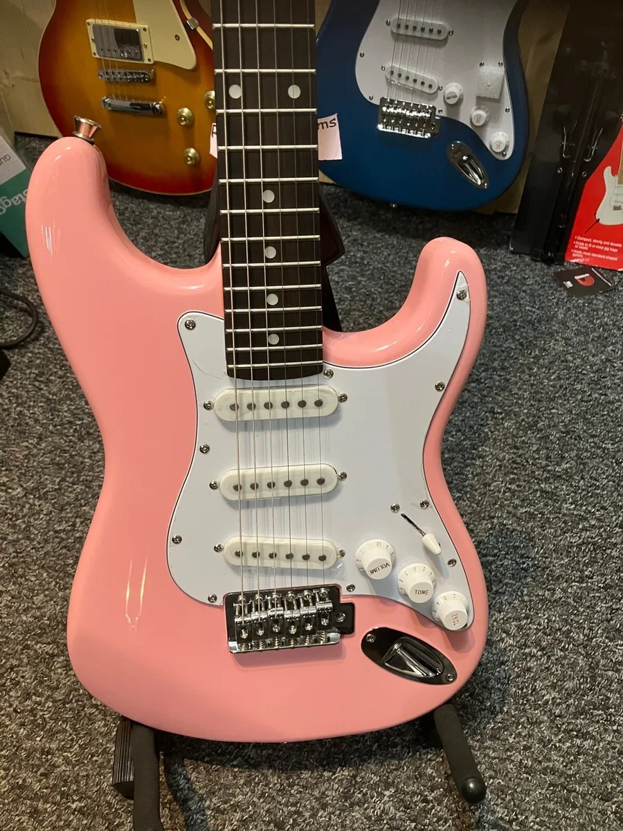 Pink electric guitar - 3/4 size - Image 1