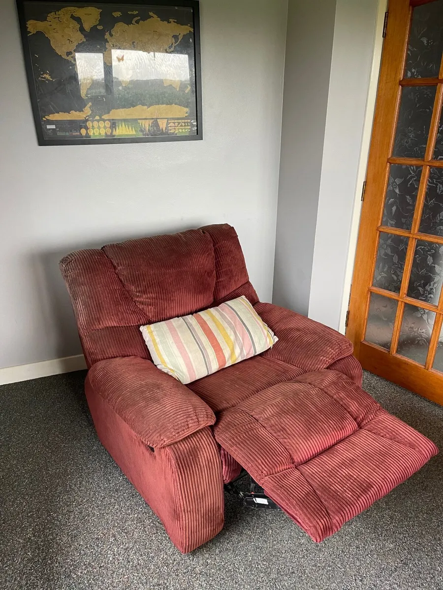 Free recliner armchairs - Image 1