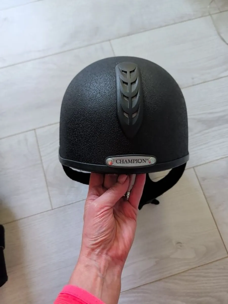 Horse riding kid's helmet - Image 1