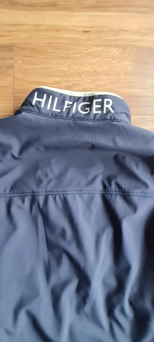 BNWT mens Tommy Hilfiger waterproof jacket medium - Image 2
