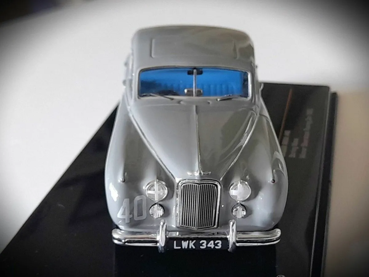 Collectable IXO 1:43 - Jaguar MkVII '53 S. Moss - Image 3