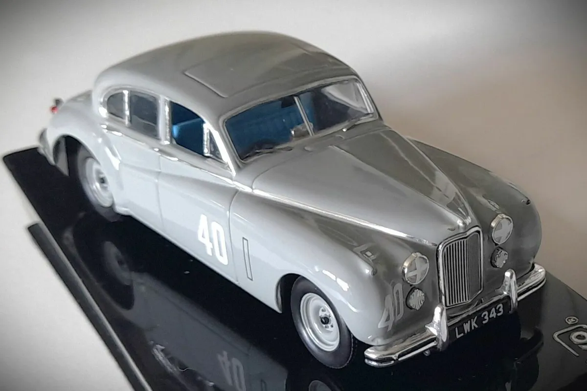 Collectable IXO 1:43 - Jaguar MkVII '53 S. Moss - Image 4