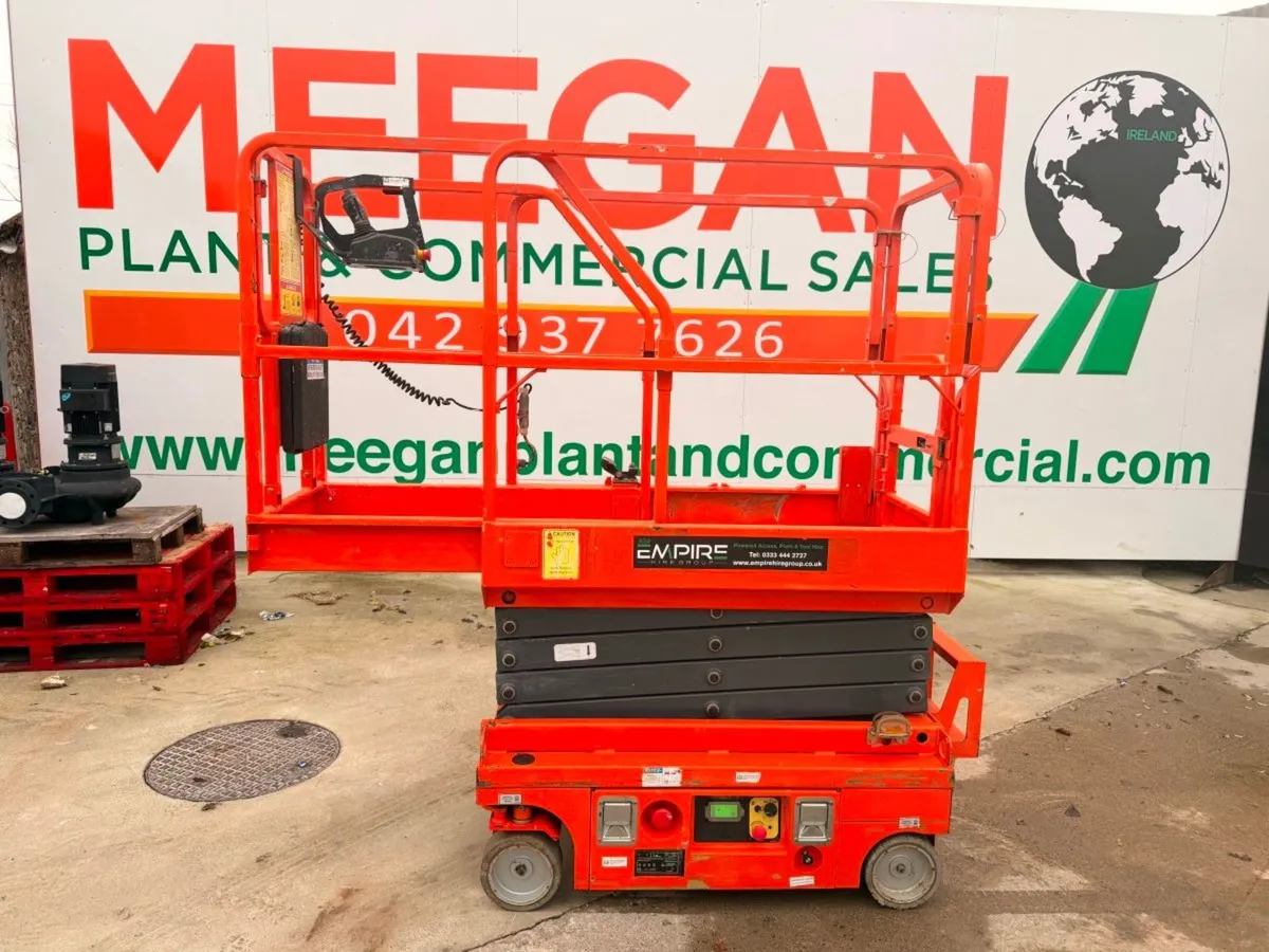 2017 DINGLI SCISSOR PLATFORM LIFT...only 28 hours - Image 1