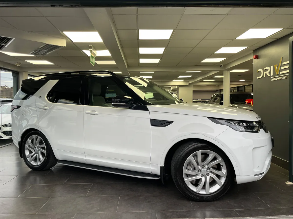 Land Rover Discovery 3.0 HSE Black PAC 2019 - Image 1