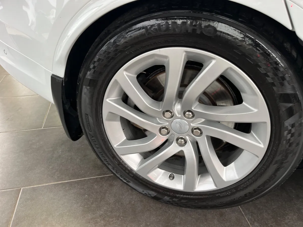 Land Rover Discovery 3.0 HSE Black PAC 2019 - Image 4