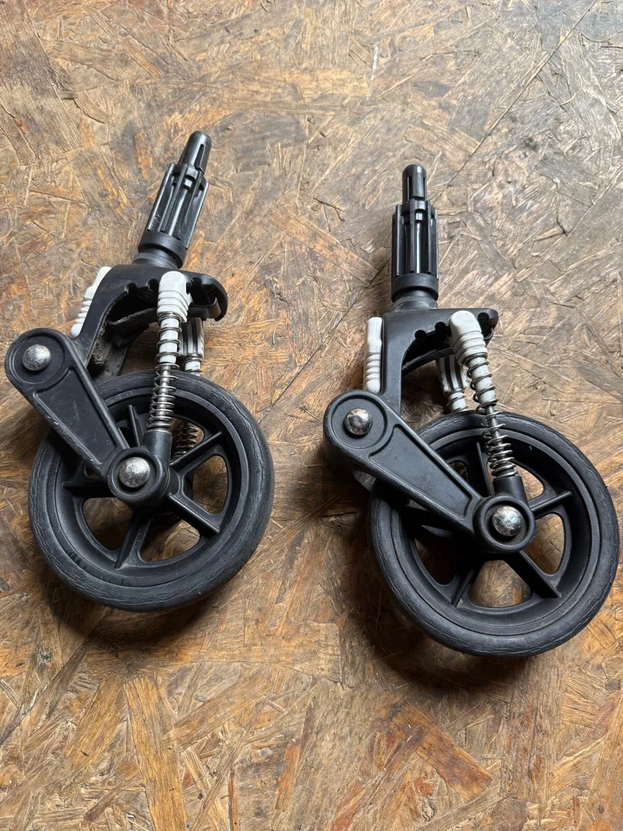 Bugaboo Cameleon 2 front wheels in Swords - Image 2