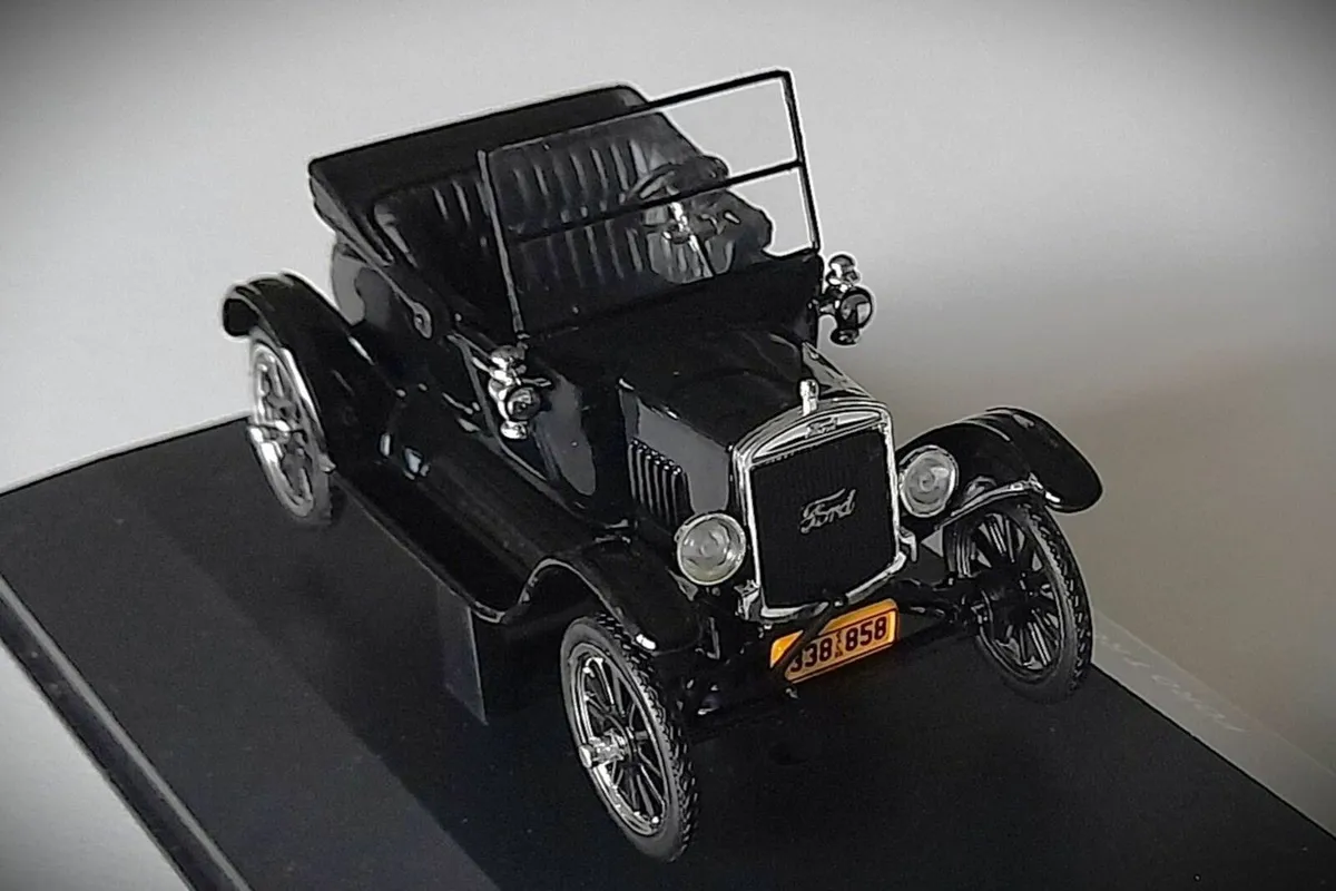 Collectable IXO 1:43 - Ford Model T Runabout ‘25 - Image 4