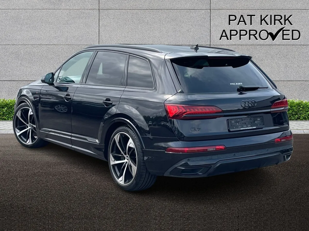 Audi Q7 Diesel Estate Black Edition - Image 2