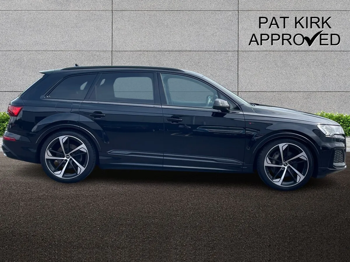 Audi Q7 Diesel Estate Black Edition - Image 3