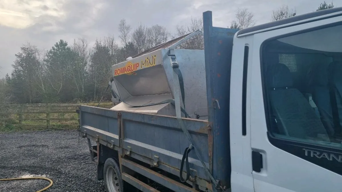 salt gritter mounted  to transit  tipper - Image 4