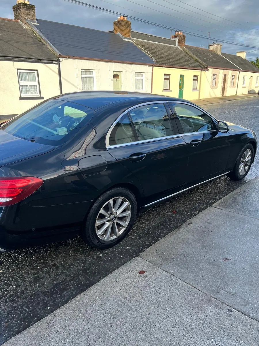 Mercedes E 200 D - Image 1