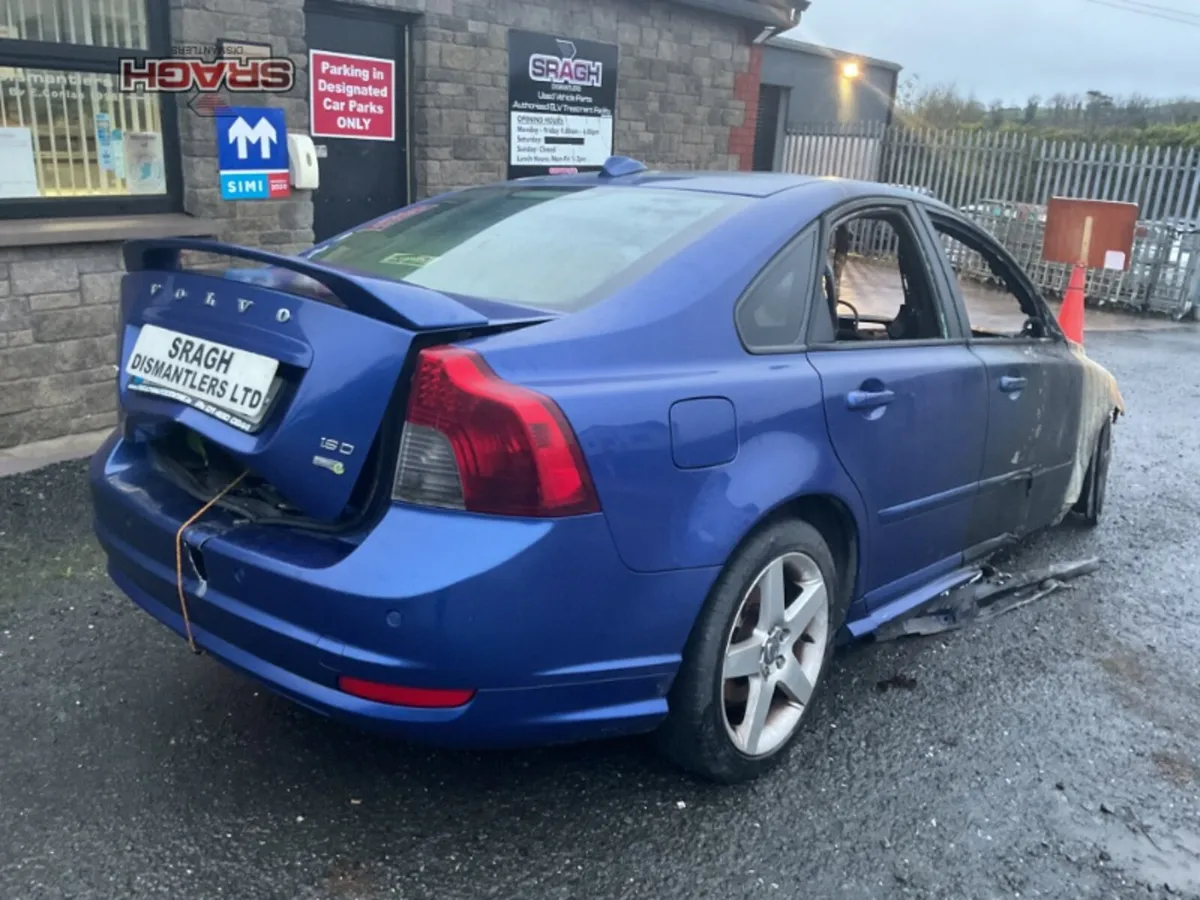 2010 VOLVO S40 - Image 4