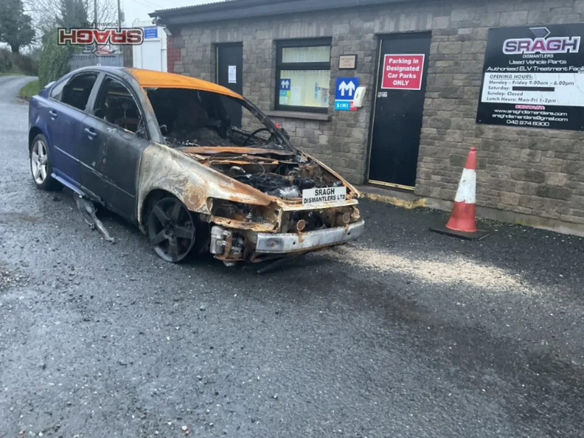 2010 VOLVO S40 - Image 2