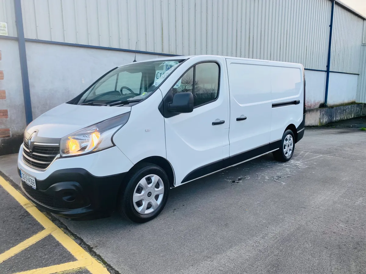 212 Renault Trafic 2.0 LWB.Low Kms..€15,950 + VAT - Image 1