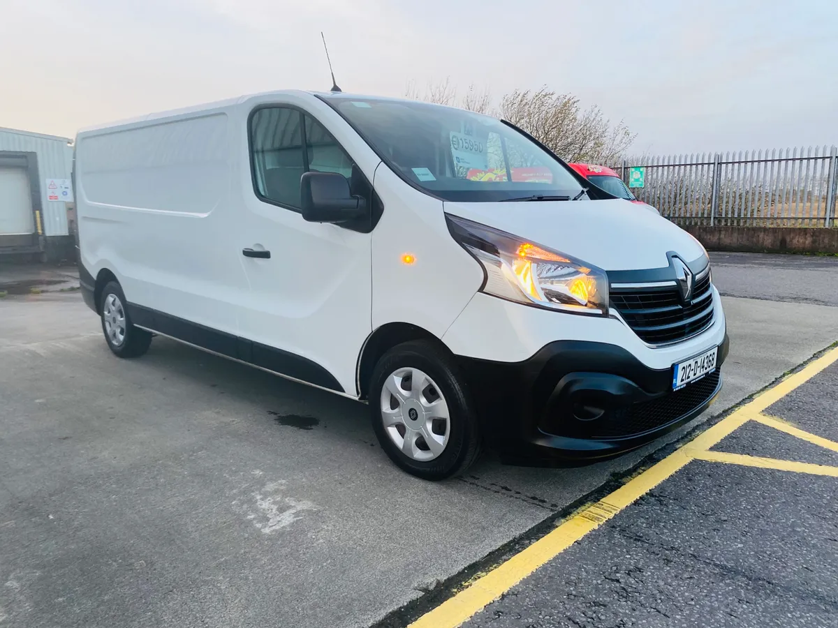 212 Renault Trafic 2.0 LWB.Low Kms..€15,950 + VAT - Image 3