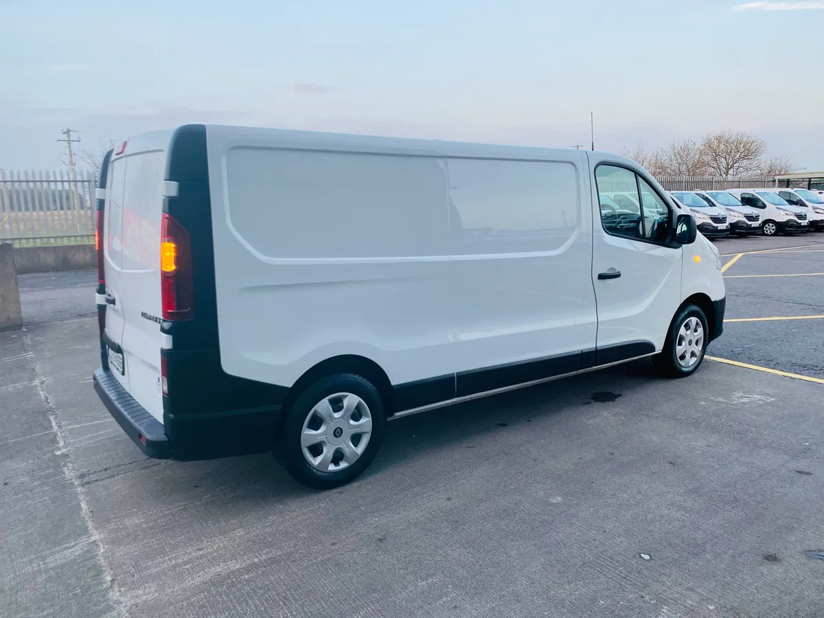 212 Renault Trafic 2.0 LWB.Low Kms..€15,950 + VAT - Image 4