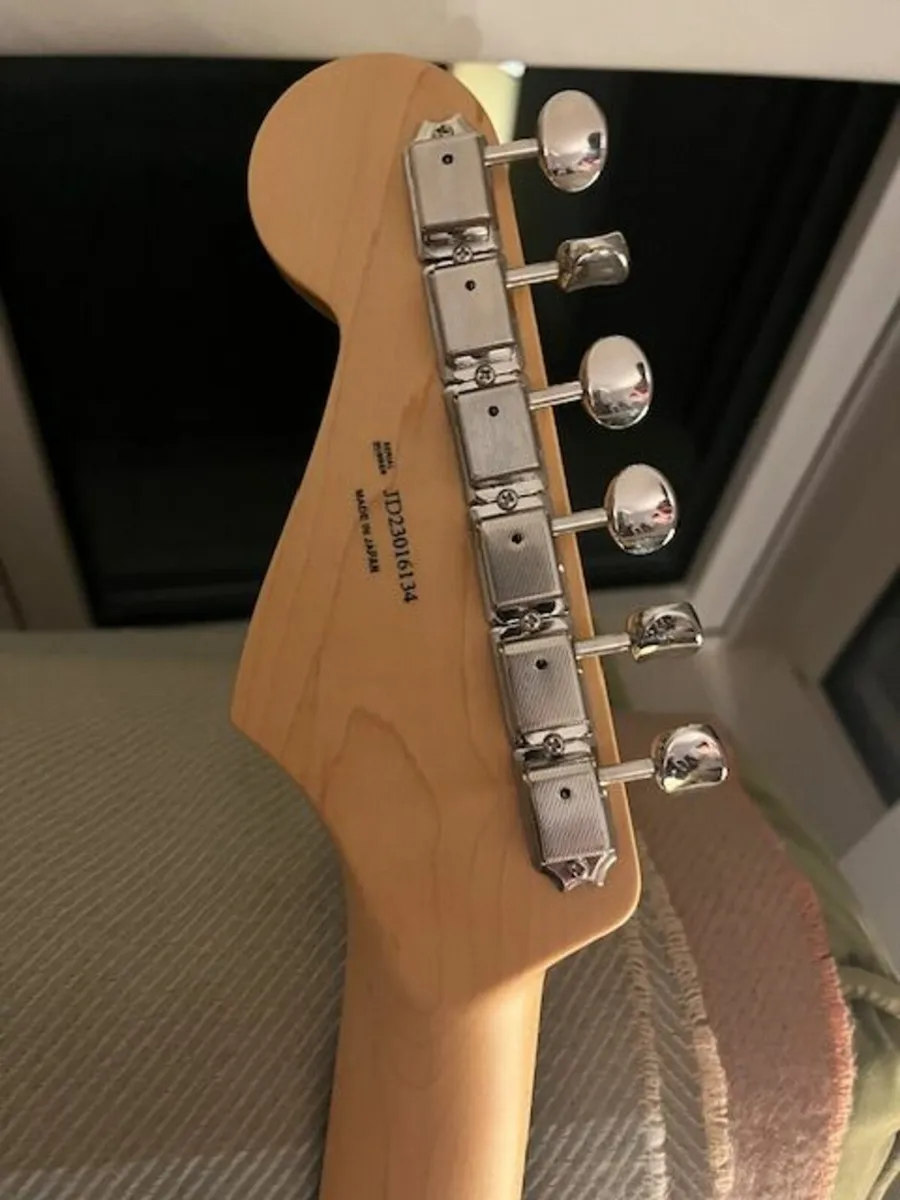 Fender Stratocaster Japan Hybrid ii  in Modena Red - Image 2