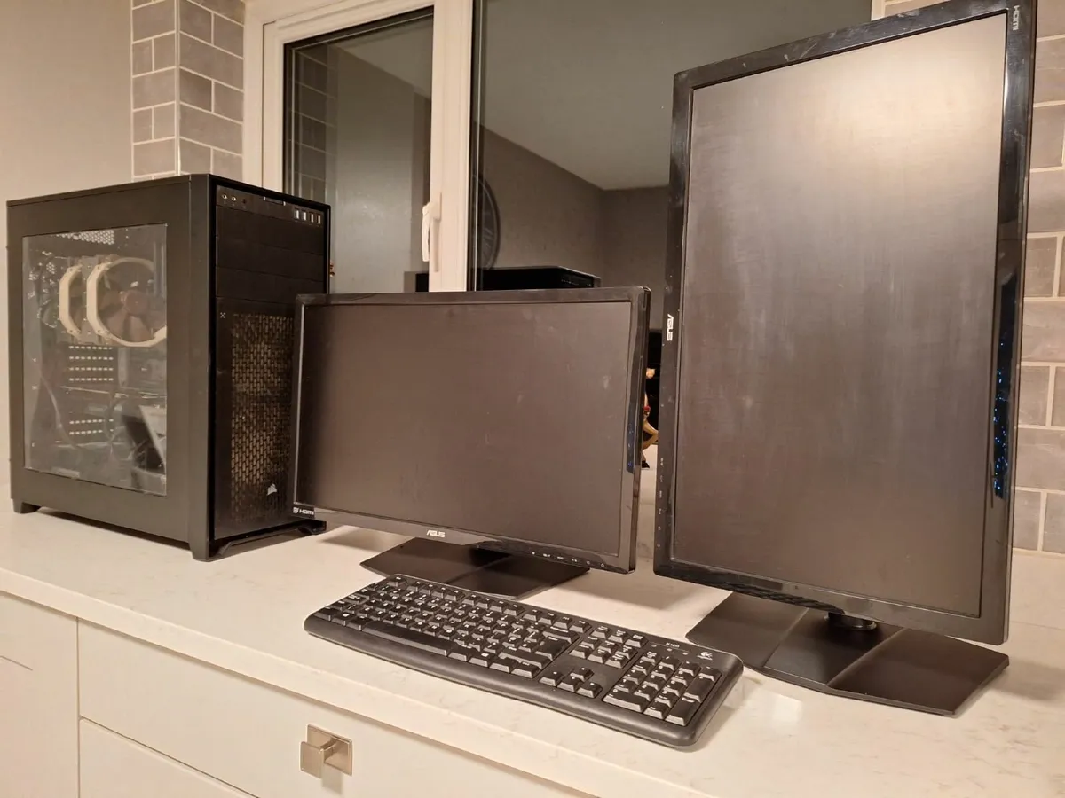 Computer and Monitors - Image 1