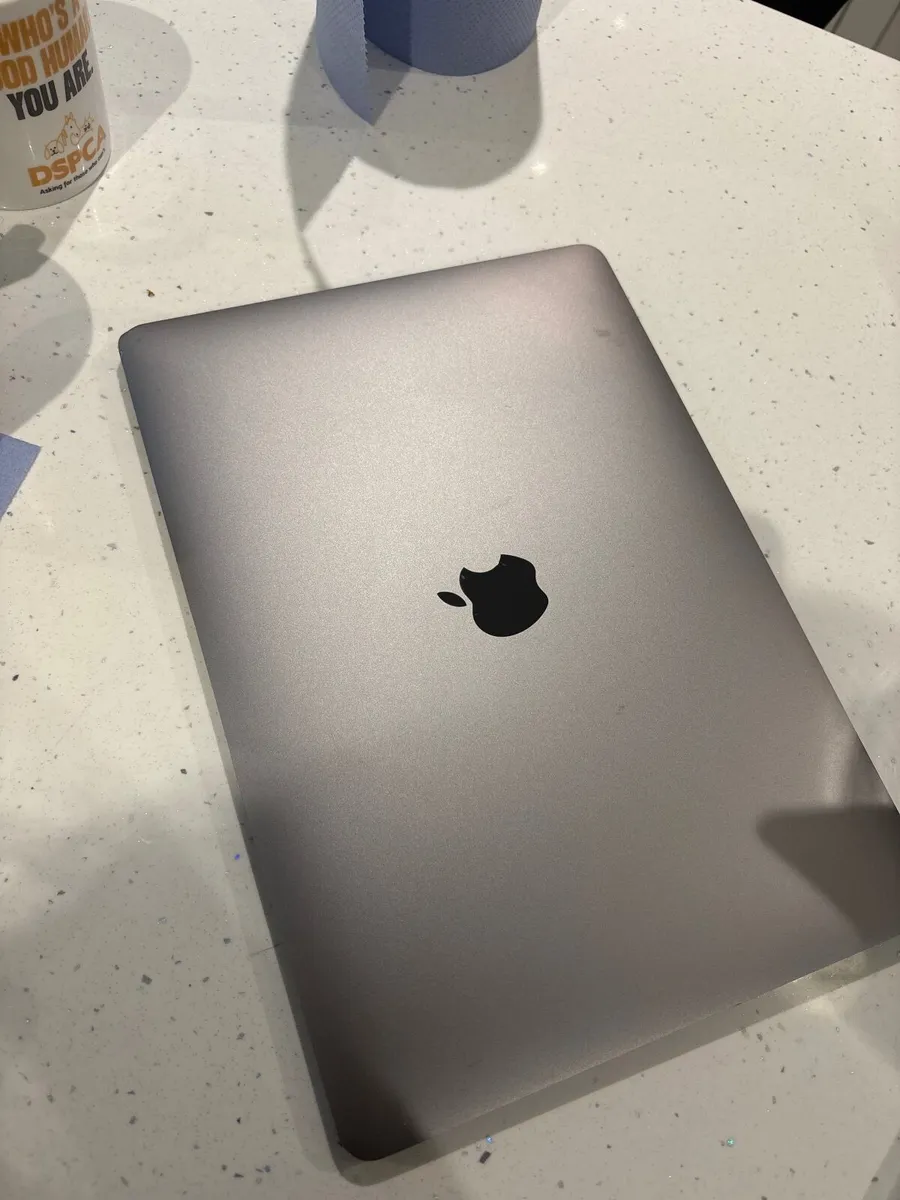 Tech. MacBook Air 2018 in perfect condition - Image 2