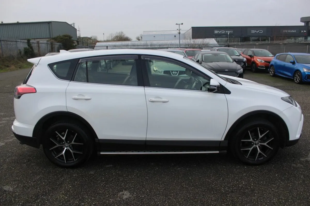 Toyota RAV4 2.0 D-4D (143) 2WD LUNA SPORT - Image 4