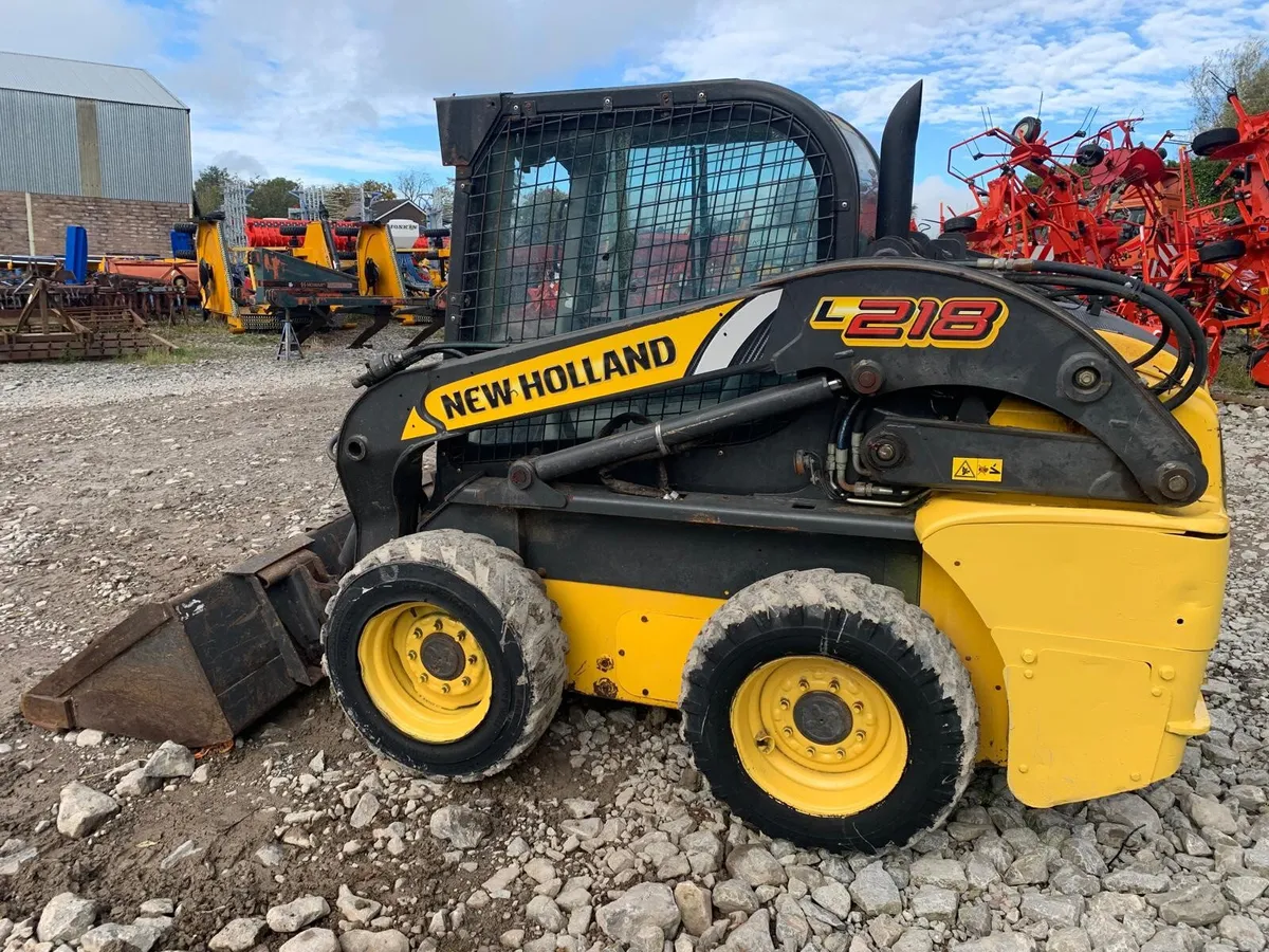 NEW HOLLAND L218 SKIDSTEER, 2017 - Image 4