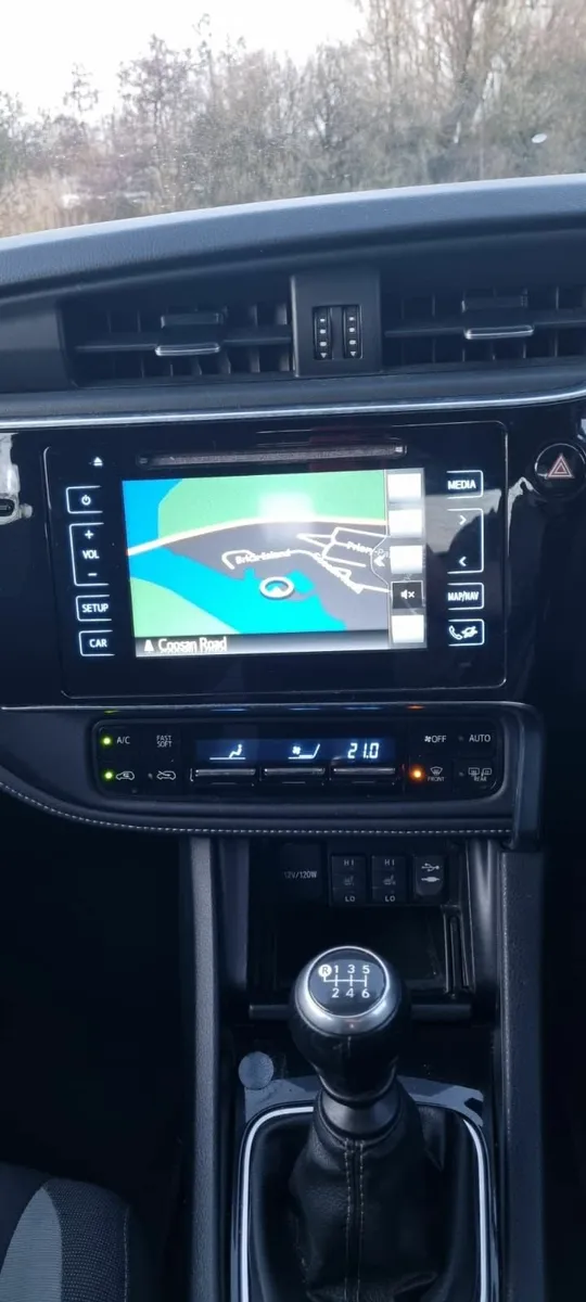 Toyota Auris 2016 - Image 2